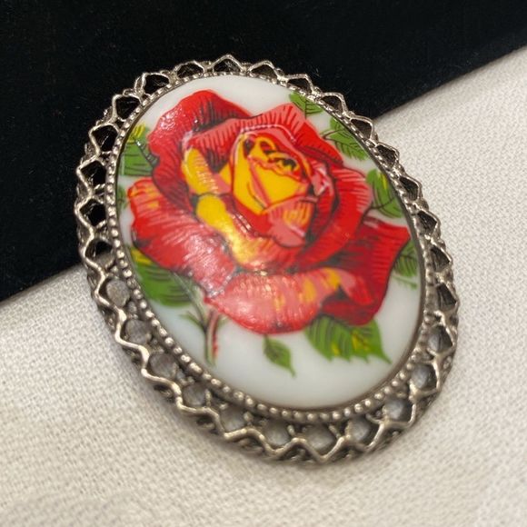 Vintage Silver Brooch With Porcelain Flower Cameo - Picture 6 of 12